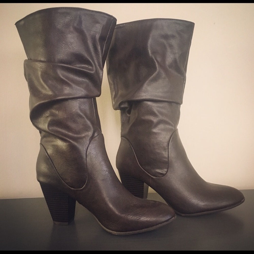 *BRAND NEW* Mid-calf boots